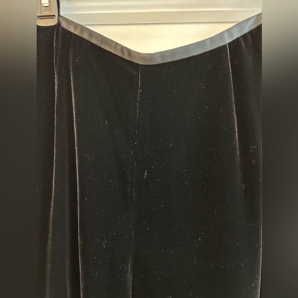 Ann Taylor black velvet side zip pants. Size 10. Fully lined. Great condition. - Picture 2 of 6